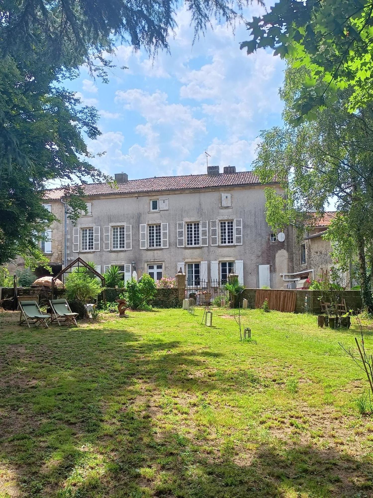 Chambre Familiale Hotel Champdeniers Kültér fotó